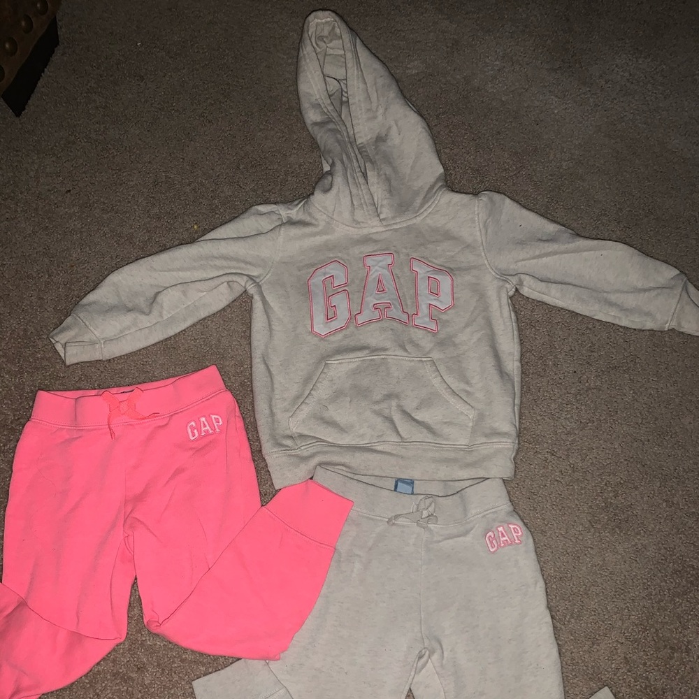 GIRLS GAP HOODIE AND JOGGING PANTS